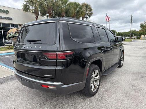 Diamond Black Crystal Pearlcoat 2022 Jeep Wagoneer Series II 4x2