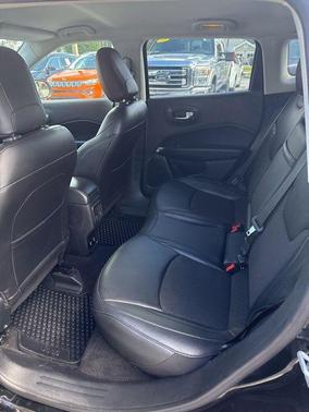 Diamond Black Crystal Pearlcoat 2019 Jeep Compass Latitude