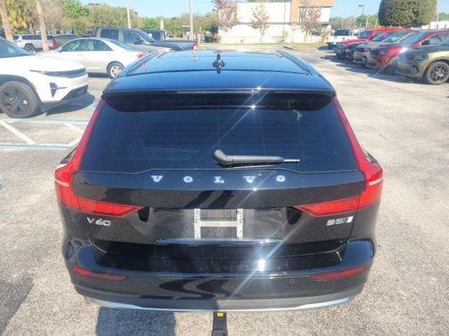 2023 Volvo V60 Cross Country B5 Plus
