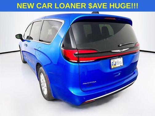 Hydro Blue Pearlcoat 2026 Chrysler Pacifica L