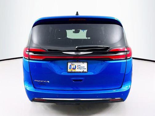 Hydro Blue Pearlcoat 2026 Chrysler Pacifica L