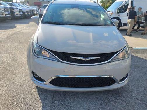 2020 Chrysler Pacifica Touring-L Plus