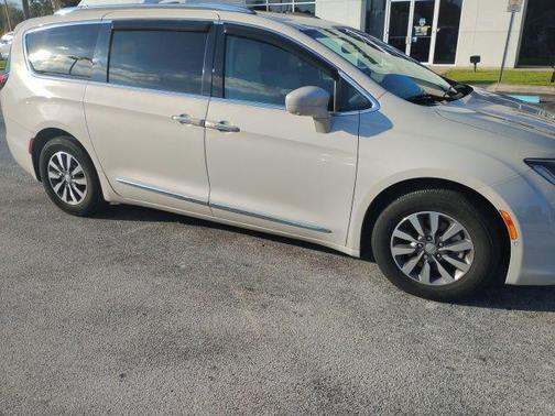 2020 Chrysler Pacifica Touring-L Plus