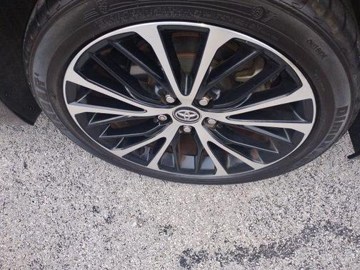 Midnight Black Metallic 2020 Toyota Camry SE