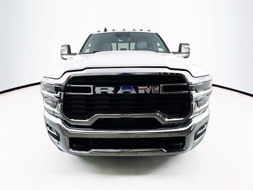 2025 RAM 3500 Tradesman Crew Cab 4x4 8' Box