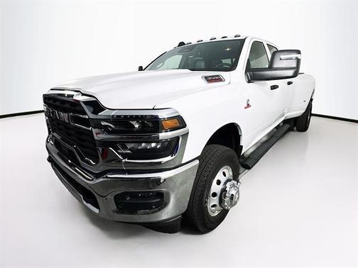2025 RAM 3500 Tradesman Crew Cab 4x4 8' Box