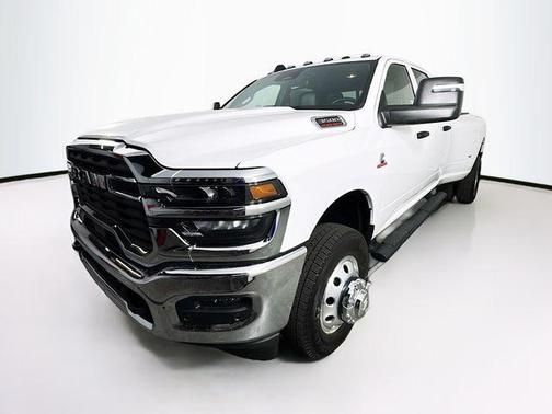 2025 RAM 3500 Tradesman Crew Cab 4x4 8' Box
