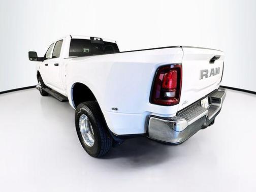 2025 RAM 3500 Tradesman Crew Cab 4x4 8' Box