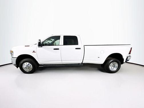 2025 RAM 3500 Tradesman Crew Cab 4x4 8' Box