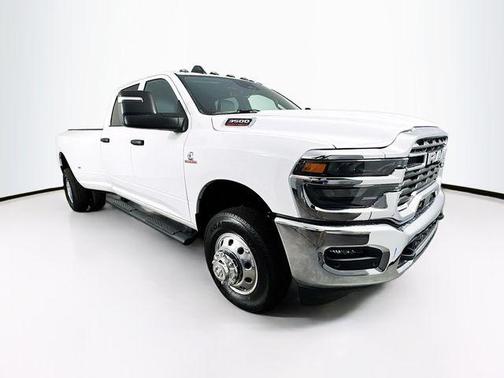 2025 RAM 3500 Tradesman Crew Cab 4x4 8' Box