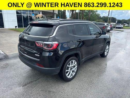 Diamond Black Crystal Pearlcoat 2025 Jeep Compass Latitude