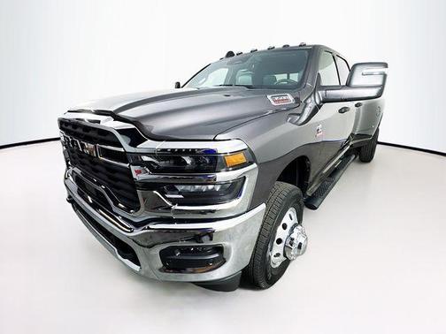 2025 RAM 3500 Tradesman Crew Cab 4x4 8' Box
