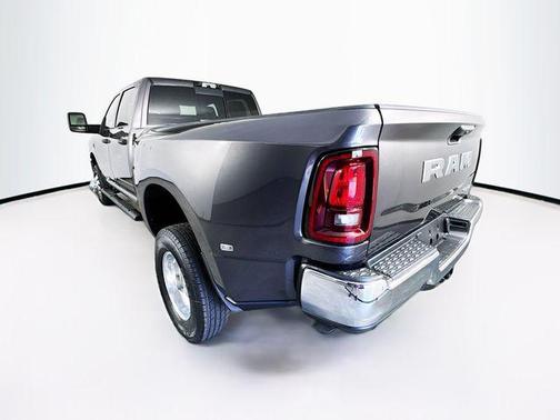 2025 RAM 3500 Tradesman Crew Cab 4x4 8' Box