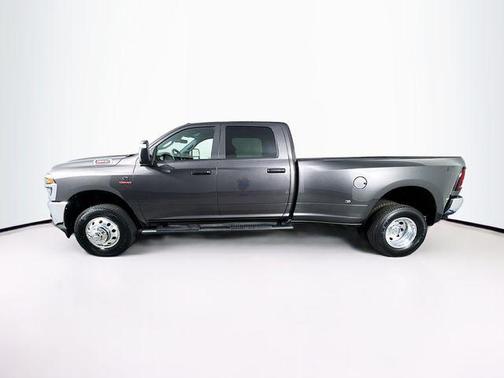 2025 RAM 3500 Tradesman Crew Cab 4x4 8' Box