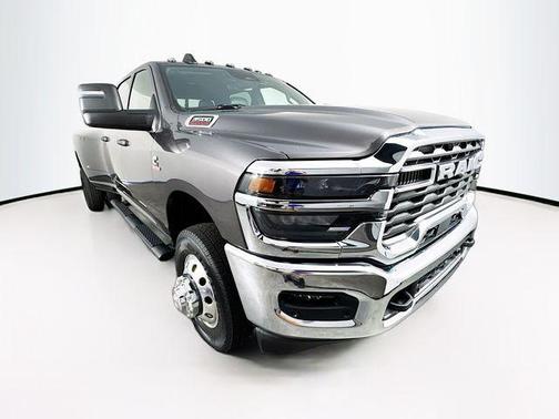2025 RAM 3500 Tradesman Crew Cab 4x4 8' Box