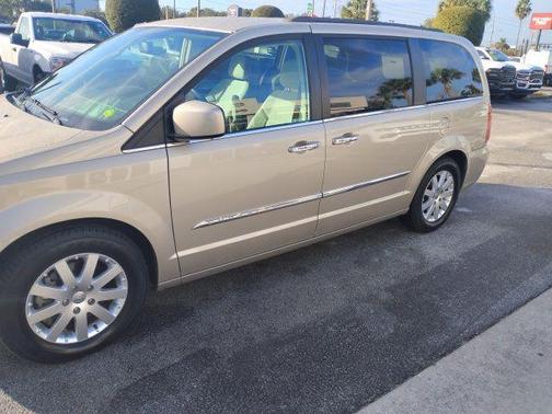 2016 Chrysler Town & Country Touring