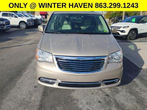 2016 Chrysler Town & Country Touring