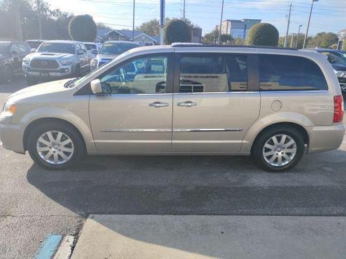2016 Chrysler Town & Country Touring
