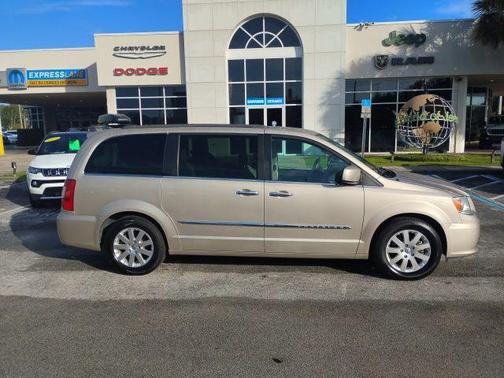 2016 Chrysler Town & Country Touring