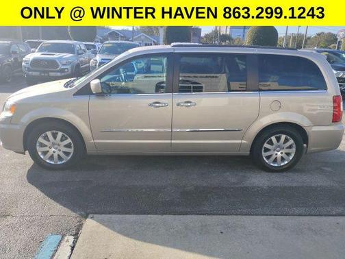 2016 Chrysler Town & Country Touring