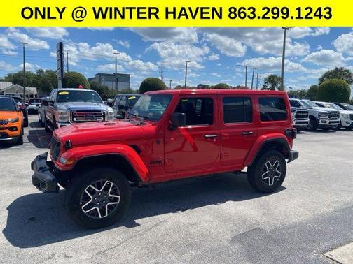 Firecracker Red Clearcoat 2025 Jeep Wrangler 4-Door Sahara 4x4