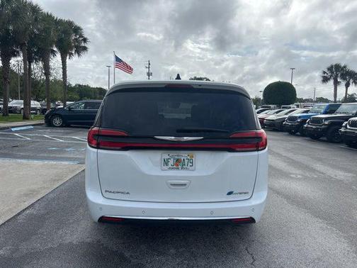 Bright White 2023 Chrysler Pacifica Hybrid Touring L