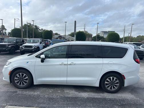 Bright White 2023 Chrysler Pacifica Hybrid Touring L