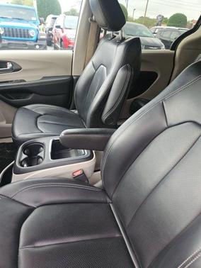 Silver Mist Clearcoat 2023 Chrysler Pacifica Touring L