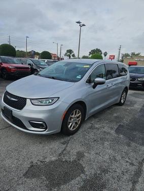 Silver Mist Clearcoat 2023 Chrysler Pacifica Touring L