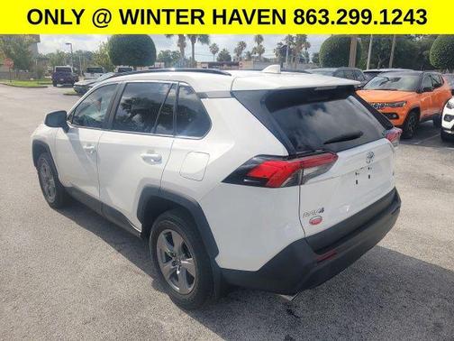 Ice Cap 2024 Toyota RAV4 XLE