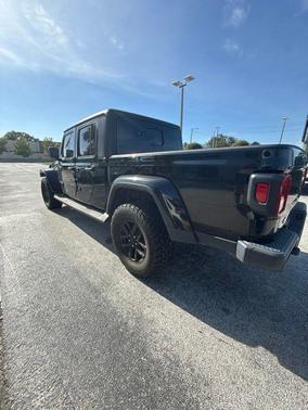 Black Clearcoat 2022 Jeep Gladiator Altitude 4x4