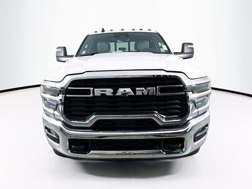 2025 RAM 2500 Tradesman Crew Cab 4x4 6'4' Box