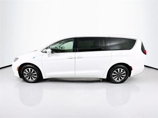2022 Chrysler Pacifica Hybrid Touring L