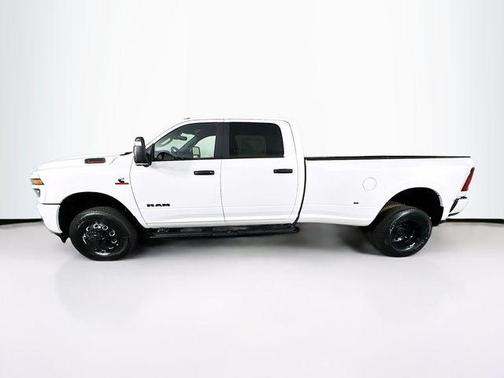 2025 RAM 3500 Big Horn Crew Cab 4x4 8' Box