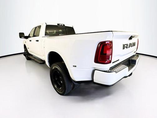 2025 RAM 3500 Big Horn Crew Cab 4x4 8' Box