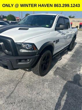 Bright White Clearcoat 2019 RAM 1500 SLT
