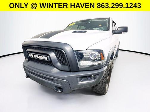 Bright White Clearcoat 2019 RAM 1500 SLT