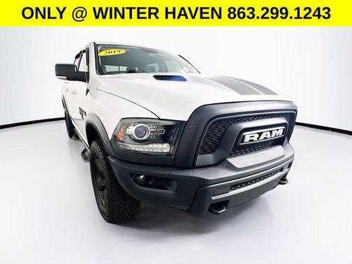 Bright White Clearcoat 2019 RAM 1500 SLT