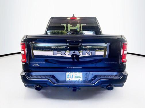 Diamond Black Crystal Pearlcoat 2026 RAM 1500 Big Horn/Lone Star