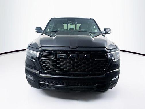 Diamond Black Crystal Pearlcoat 2026 RAM 1500 Big Horn/Lone Star