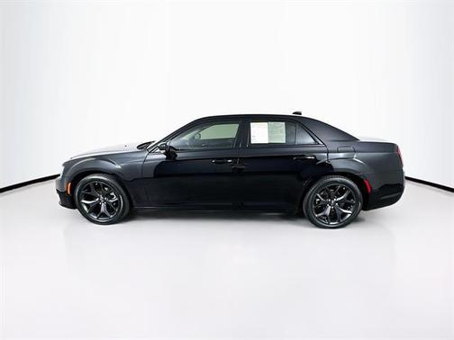 2022 Chrysler 300 Touring