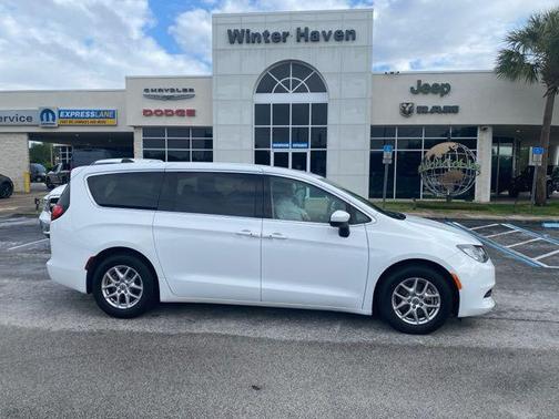 2023 Chrysler Voyager LX