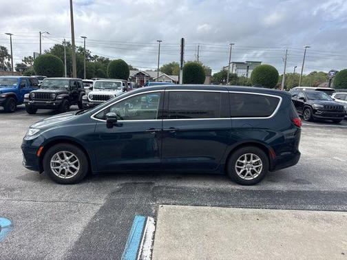 Blue Pearl 2023 Chrysler Pacifica Touring L