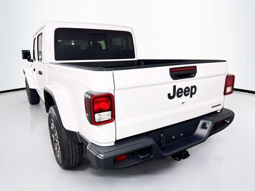 2026 Jeep Gladiator Sahara 4x4