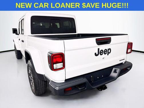 Bright White Clearcoat 2026 Jeep Gladiator Sahara 4x4
