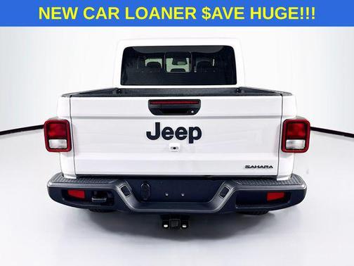 Bright White Clearcoat 2026 Jeep Gladiator Sahara 4x4