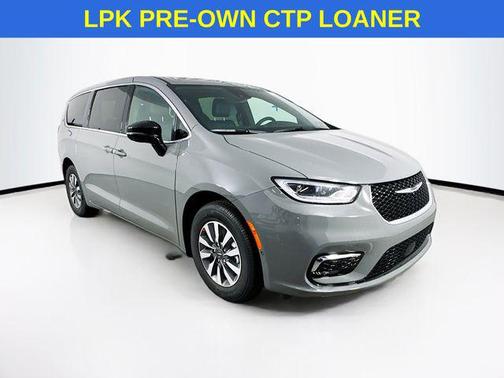 2025 Chrysler Pacifica Hybrid Select