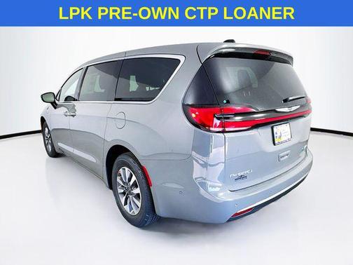 2025 Chrysler Pacifica Hybrid Select