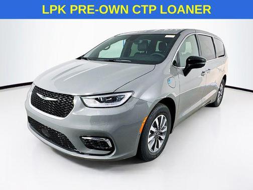 2025 Chrysler Pacifica Hybrid Select