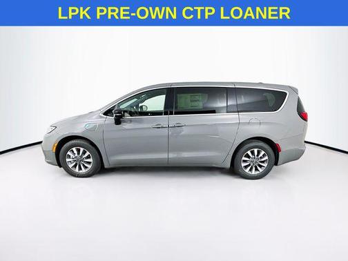 2025 Chrysler Pacifica Hybrid Select